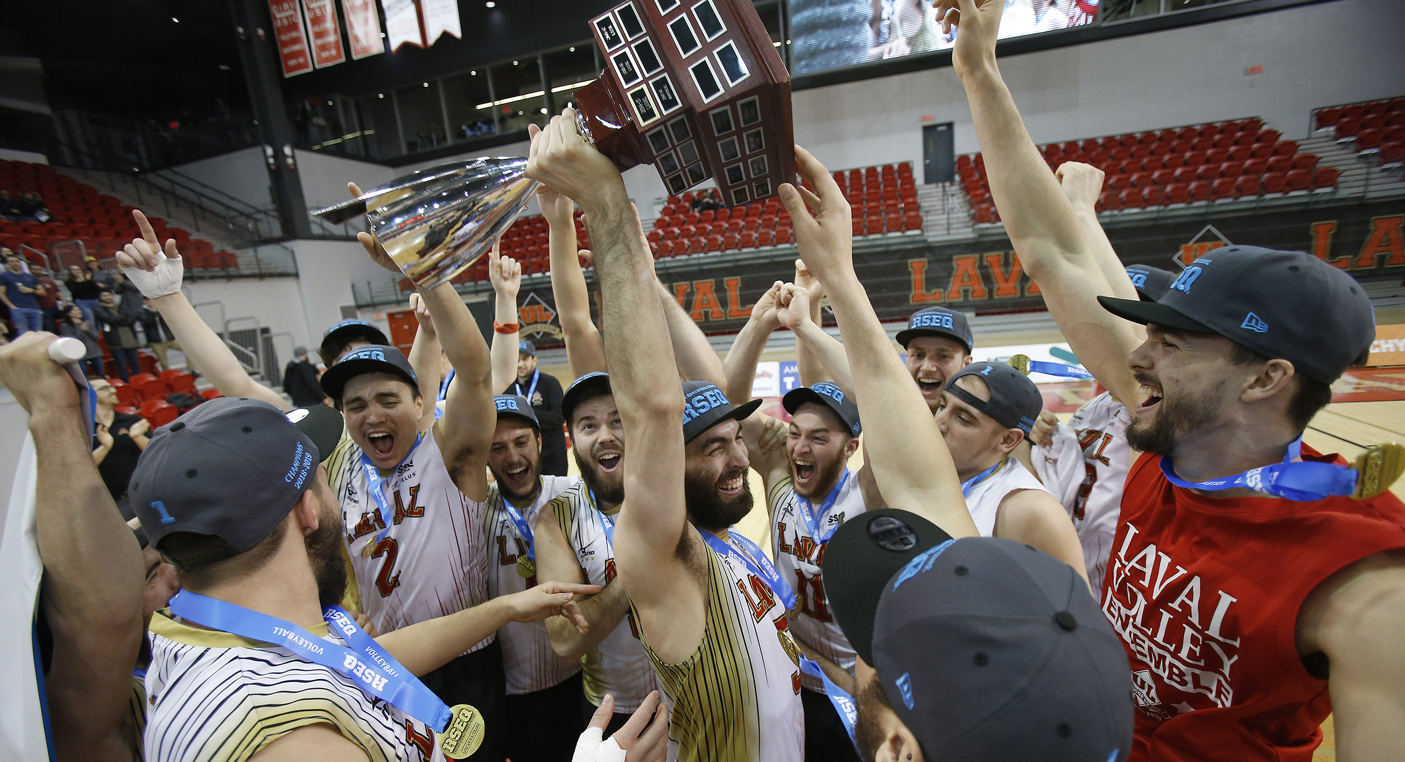 Baniere Rseq Volleyball masculin - Le Rouge et Or reprend la bannière du RSEQ