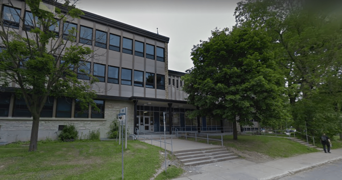 COVID19 320 élèves privés de cours en présentiel à l'école Jeande