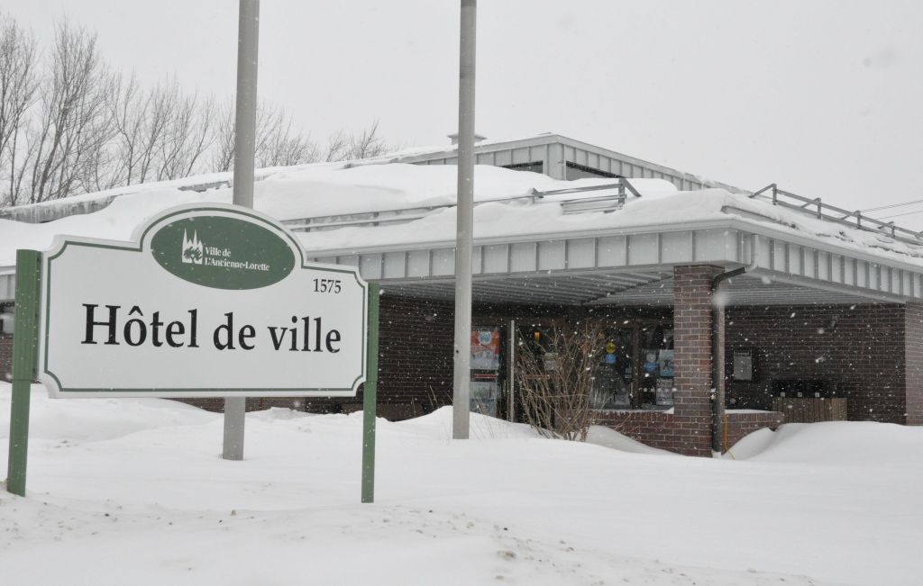 Hôtel de ville de L'Ancienne-Lorette en hiver