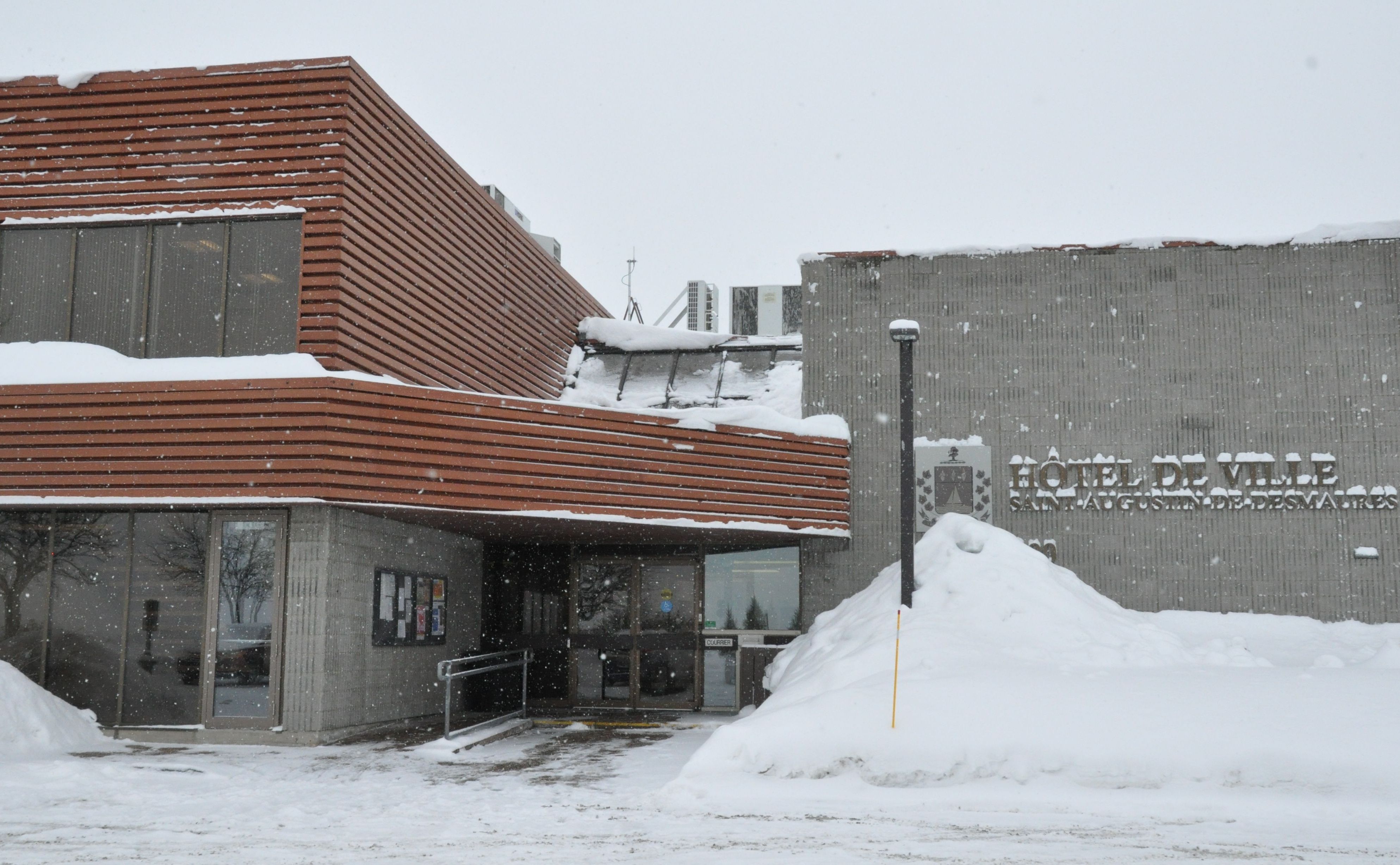 Hôtel de ville de Saint-Augustin en hiver