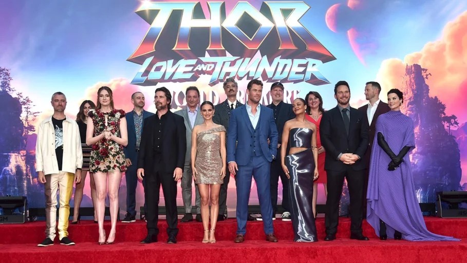 france - science - Luke Hemsworth - matt Damon - haletante aventure cosmique - teaser - planning des sorties - juillet à 19h30 - premières images - jeu vidéo - faune en vidéo - Elsa pataky - Jennifer kaytin Robinson - Brad Winderbaum - 1ers chiffres - 2004 - 2022 - images de Thor - film américain - film spectaculaire - film autobiographique - film de fantasy - film des studios - film sort - action américaine -