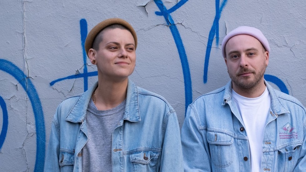 La rappeuse Calamine et son beatmaker, Kèthe Magané, tous deux fièrement queer et évoluant dans le milieu du hip-hop québécois.