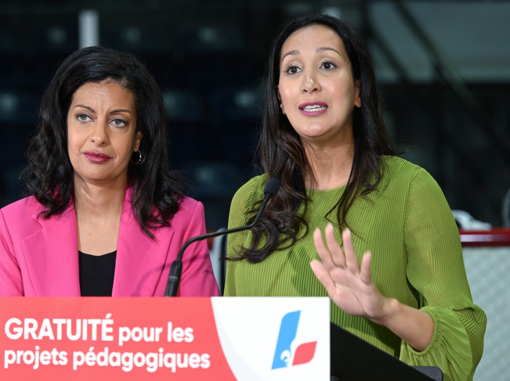 Marwah Rizqy, accompagnée de la cheffe du Parti libéral du Québec, Dominique Anglade.