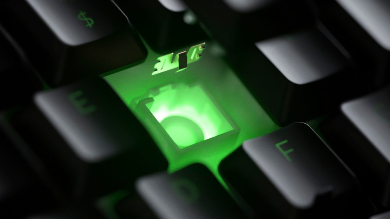 Les touches de types hybrides du clavier Ornata V2 de Razer s'avèrent vraiment plaisantes lorsqu'on travaille ou que l'on joue. Touches claviers Razer Ornata V2