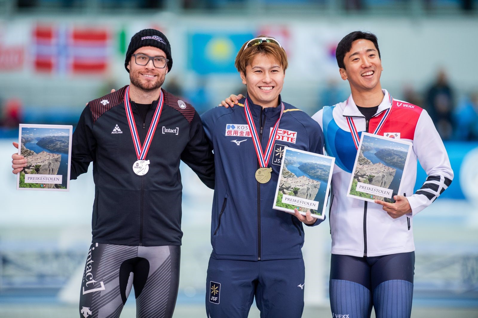 Laurent Dubreuil 2e sur le podium à la Coupe du monde de patinage de vitesse longue piste.