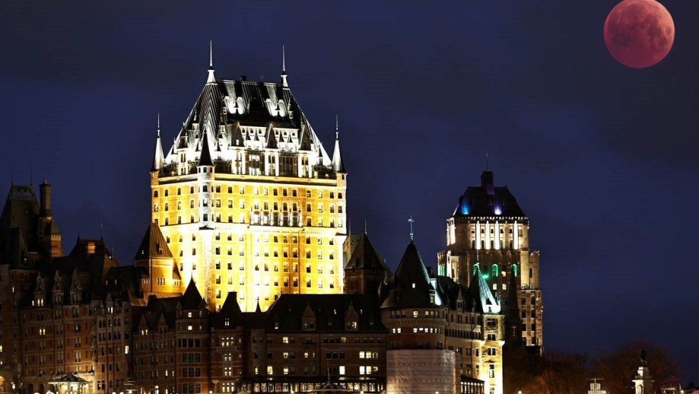 Éclipse lunaire totale au-dessus de Québec