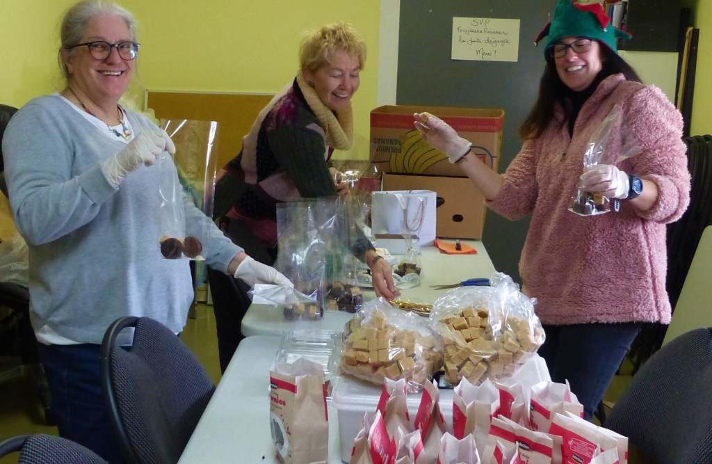Livraison du bonheur de SFSR préparée à la Maison des grands-parents de Sainte-Foy.