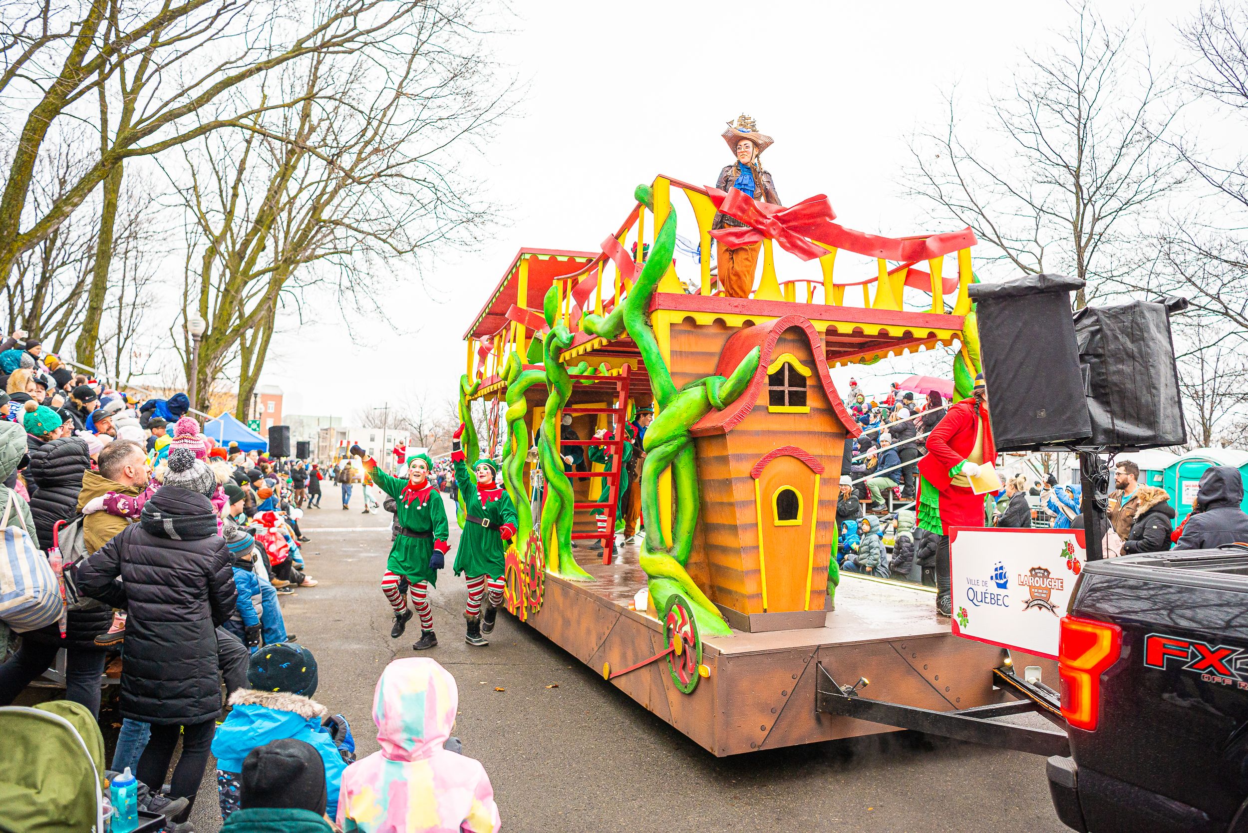 La Parade des Jouets attire les foules a Quebec