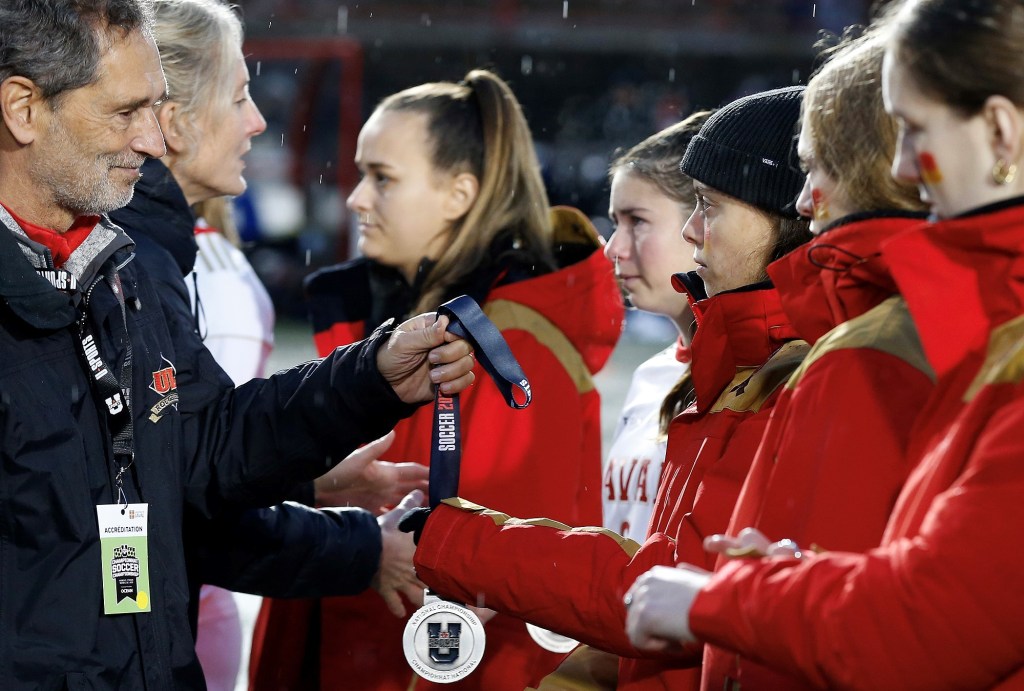 Filles Rouge et Or médaillées d'argent U Sports