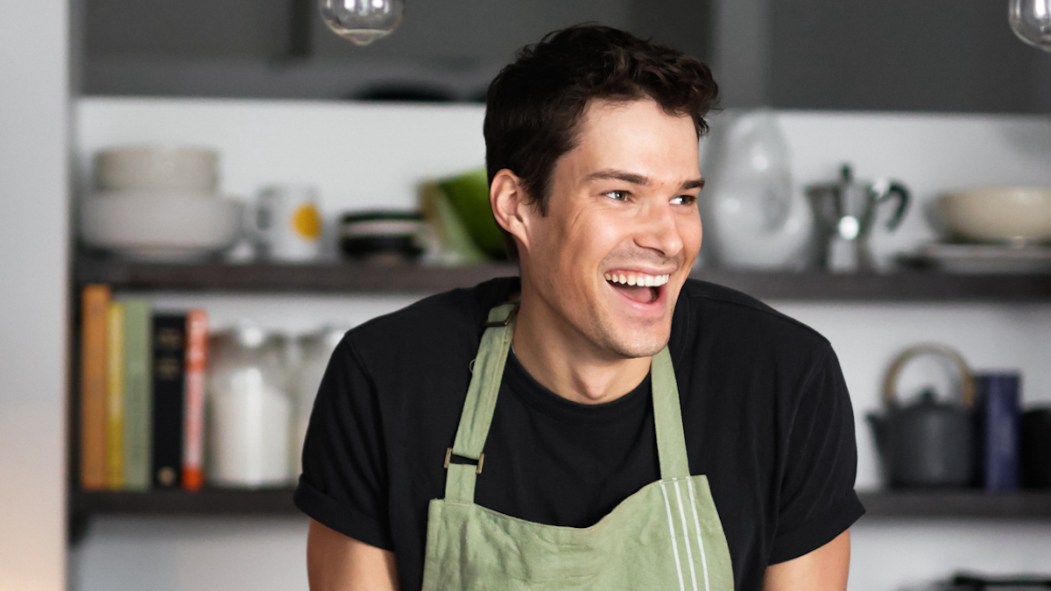 Le cuisinier amateur montréalais Dominic Lamirande, alias Dom Cooks sur les réseaux sociaux, a remporté la compétition culinaire de Netflix « Cook At All Costs ».