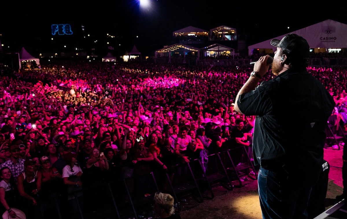 Une image de Luke Combs au Festival d’été de Québec, 2022.