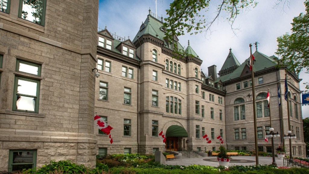 h&ocirc;tel de ville de qu&eacute;bec