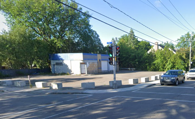 Stationnement ancienne station-service Sillery