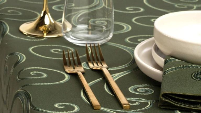 Habillez votre table avec des trouvailles uniques chez Linen Chest