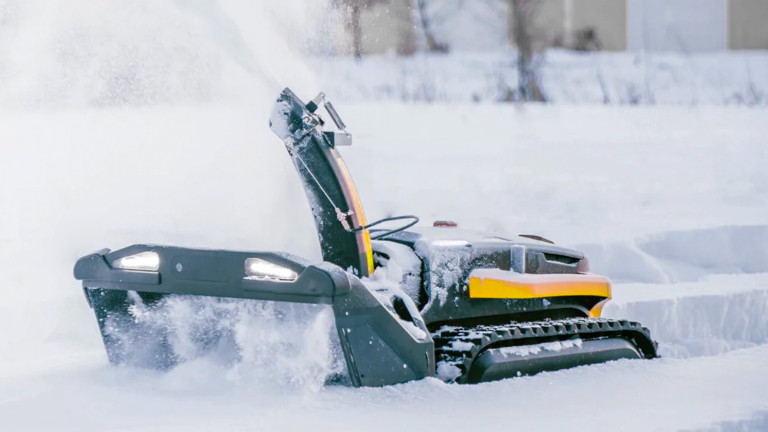 Yarbo, robot d&eacute;neigeur