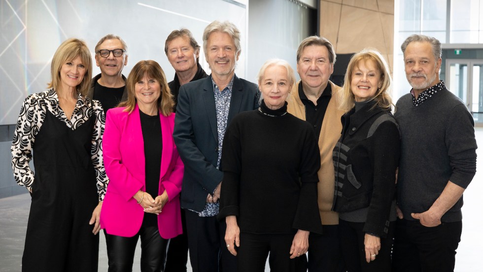 La distribution originale de « La petite vie » sera de retour le temps de six nouveaux épisodes : Josée Deschênes (Lison), Marc Labrèche (Rénald), Guylaine Tremblay (Caro), Marc Messier (Réjean), Claude Meunier (Ti-Mé), Diane Lavallée (Thérèse), Rémy Girard (Pogo), Sylvie Potvin (Linda) et Bernard Fortin (Rod).