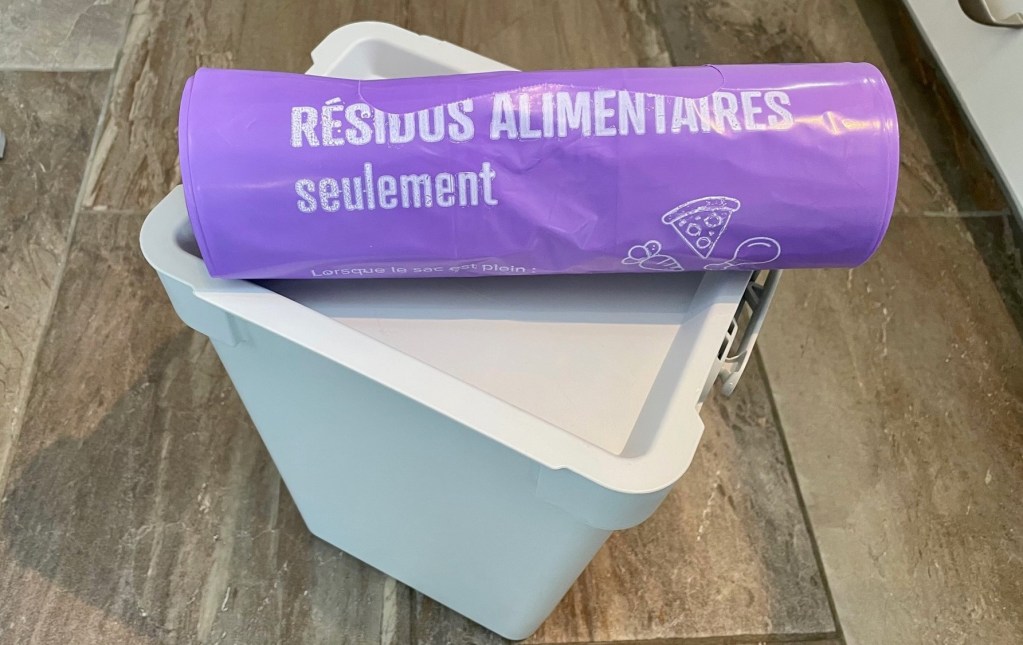 Matériel collecte résidus alimentaires à Québec