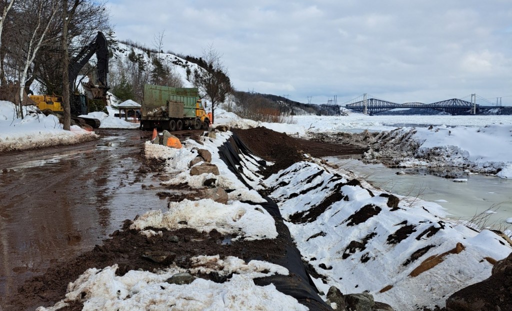 Plage Jacques-Cartier travaux de stabilisation