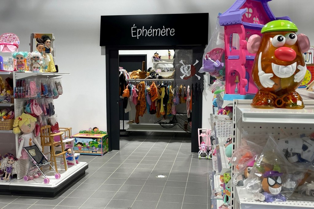 Réno-Jouets étalages nouveaux locaux