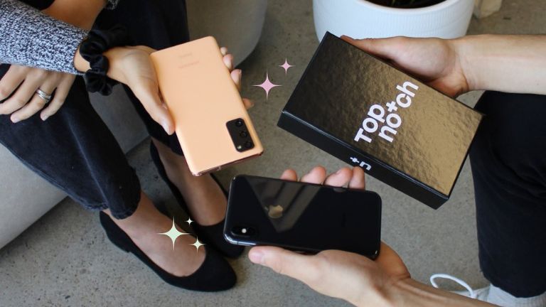 Top Notch envoie les téléphones remis à neuf dans une boîte à leur effigie pour une expérience optimale. Top Notch expérience unboxing boîte emballage spécial