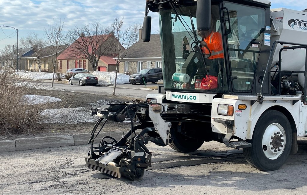 Colmatage nids de poule machine Python 5000