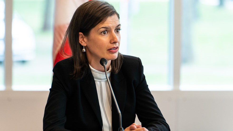 La vice-première ministre, ministre de la Sécurité publique et ministre responsable de la région de la Capitale-Nationale, Geneviève Guilbault.