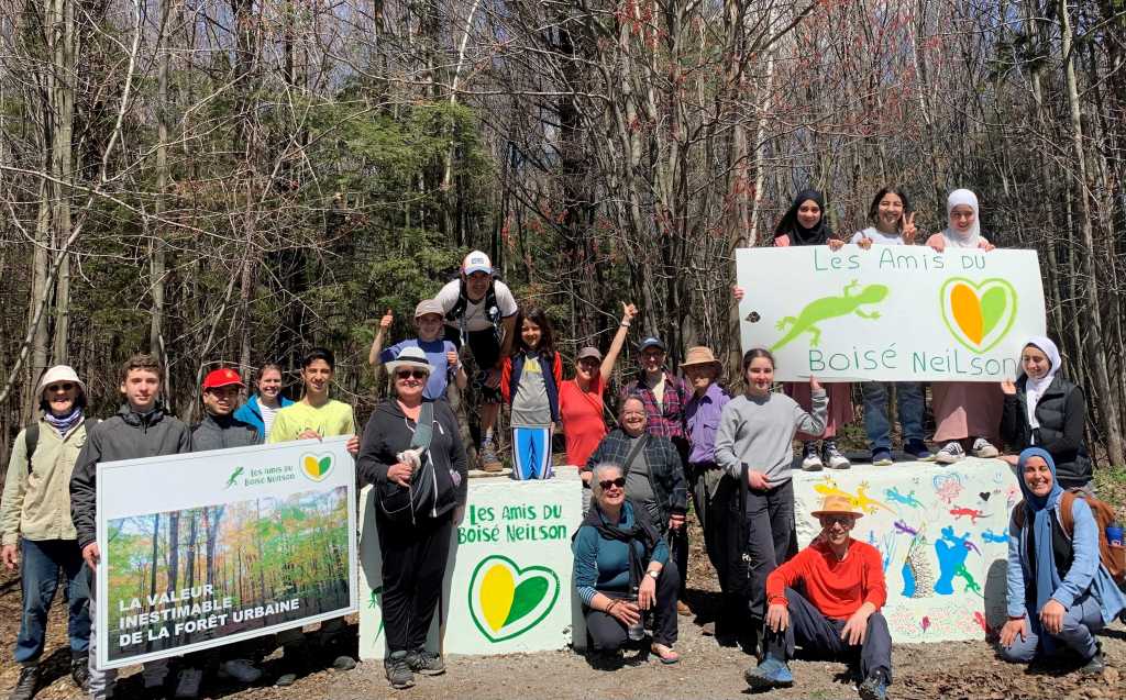 Jeunes musulmans visitent boisé Neilson
