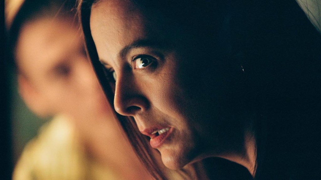 Julie Le Breton interprète Mireille, au cœur de la première télésérie de Xavier Dolan, « La nuit où Laurier Gaudreault s’est réveillé », diffusée sur le Club illico et librement inspirée de la pièce éponyme de Michel Marc Bouchard.