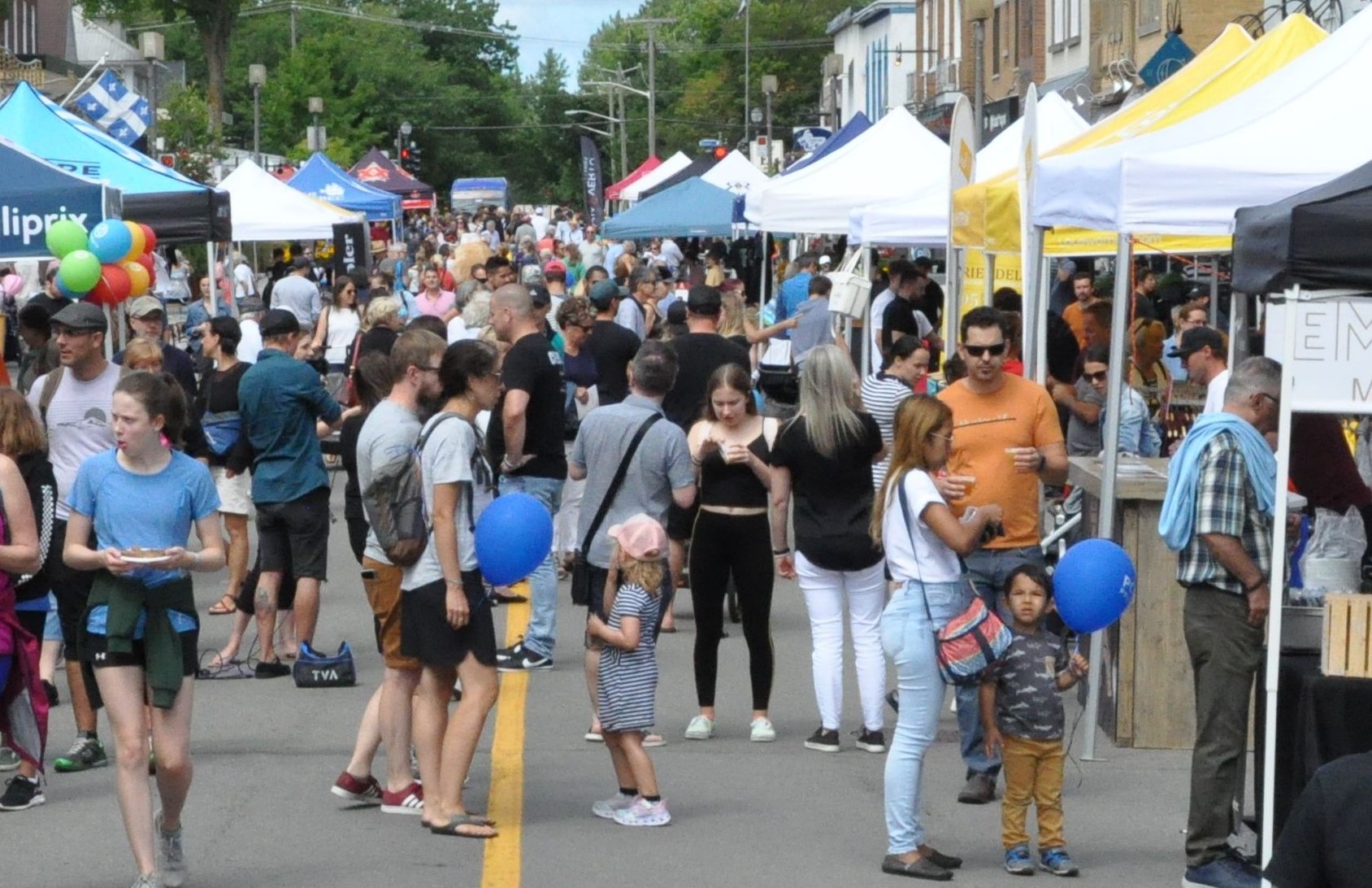 Rues commerciales animées à Québec
