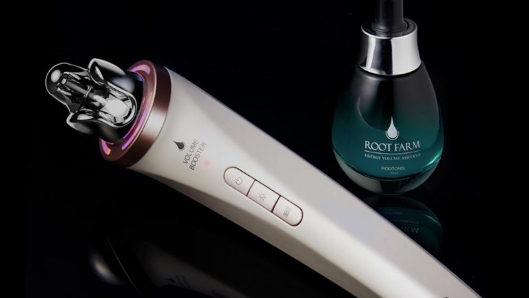 L'appareil du nom de Rootonix est utilis&eacute; apr&egrave;s avoir appliqu&eacute; un s&eacute;rum.