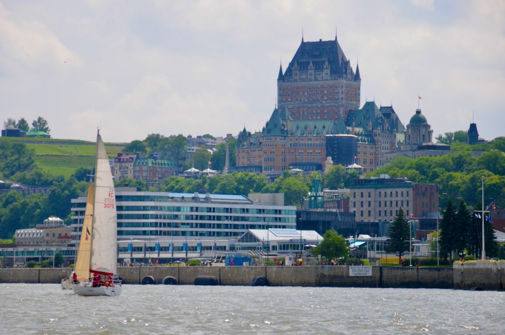 Vue de la Ville de Québec et du Château Frontenac.