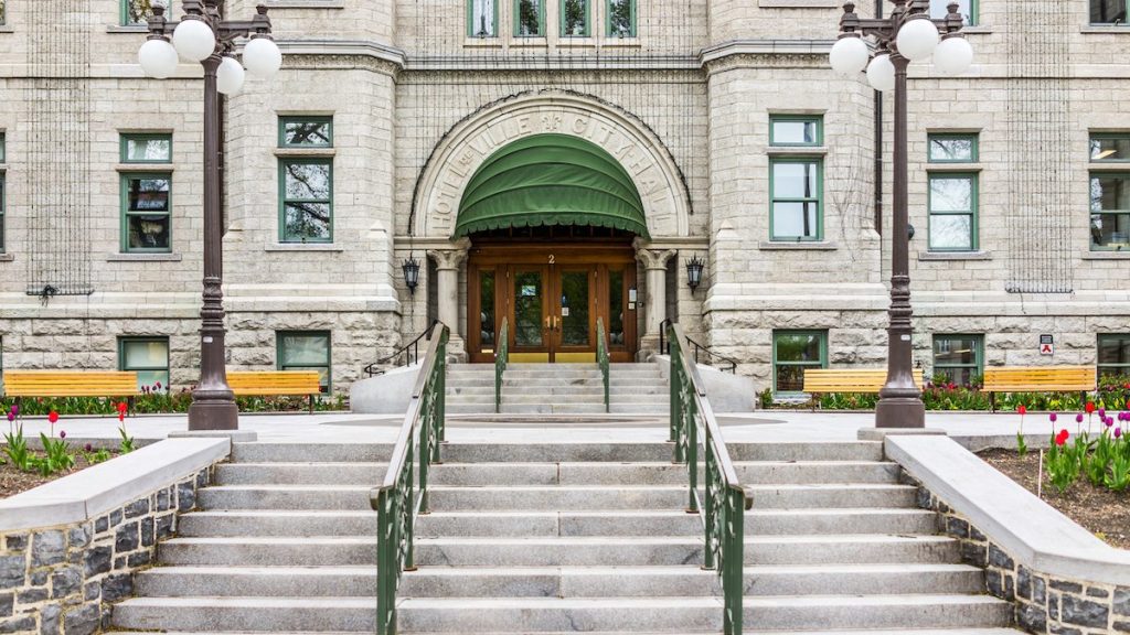 Entrée de l'hôtel de ville de Québec