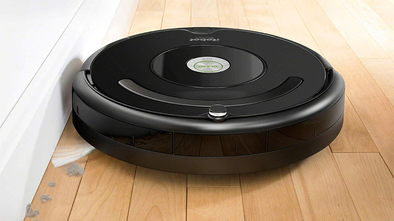 Les nombreuses brosses du iRobot sont conçues pour déloger, soulever et aspirer la saleté. iRobot Roomba 671 aspirateur multi-brosses