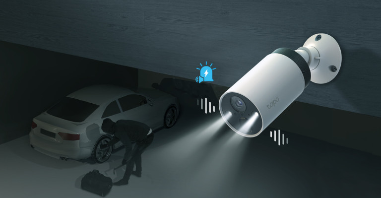 Les Tapo C420S2 peuvent déclencher une alarme et projeter une lumière. Pratique la nuit! Caméra Tapo C420S2 nuit