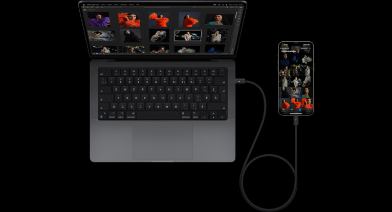 iPhone 15 Pro Max port USB-C iPhone 15 Pro Max port USB-C