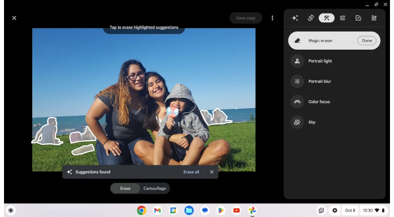 Avec la gomme magique de Google Photo sur Chromebook Plus, on peut effacer des éléments d'une photo. Chromebook Plus Gomme Magique