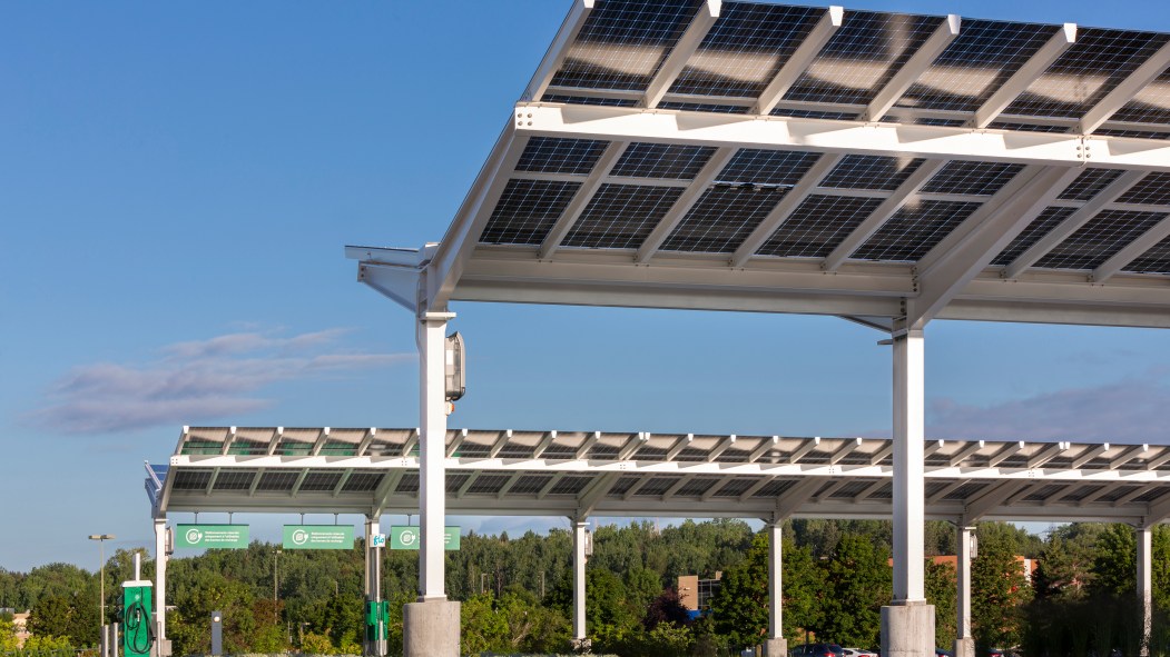Des panneaux solaires au stationnement du Simons, Galeries de la Capitale
