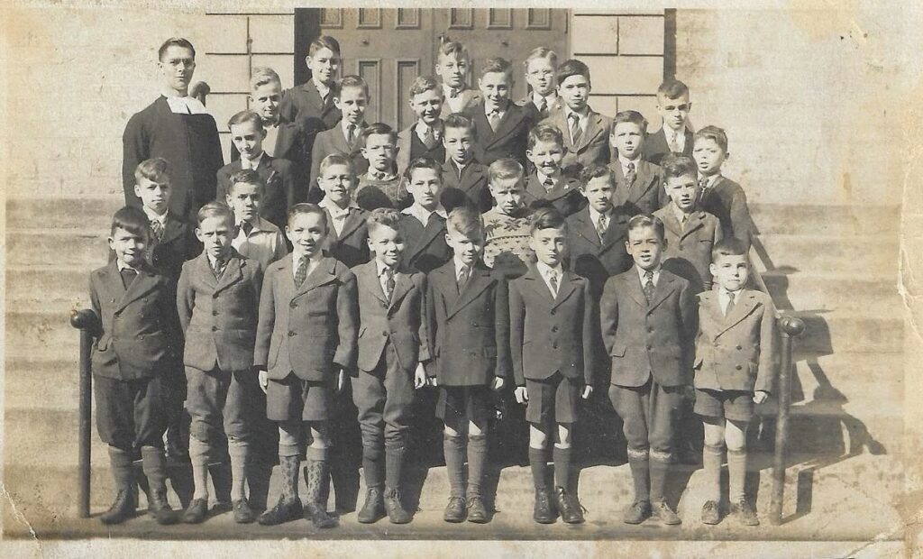 Une classe de l’école Saint-Sauveur, en 1942 (approx.)