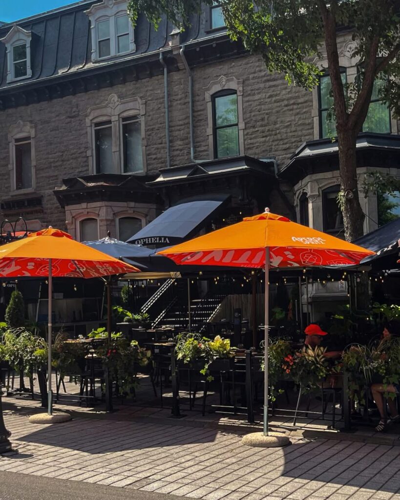La terrasse du restaurant Ophelia, sur Grande All&eacute;e