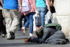 La povertà fa male, accorcia la vita fino a 2 anni