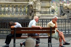 Istat: Italia sempre più vecchia, calo storico nascite