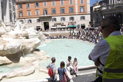 Fontane storiche: niente bagni e picnic