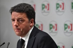 Renzi congela le dimissioni