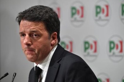 Renzi congela le dimissioni
