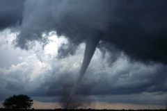 Ogni anno l’Italia ‘spazzata’ da 100 tornado