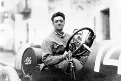 Trent’anni senza Enzo Ferrari, l’uomo che ha creato il mito